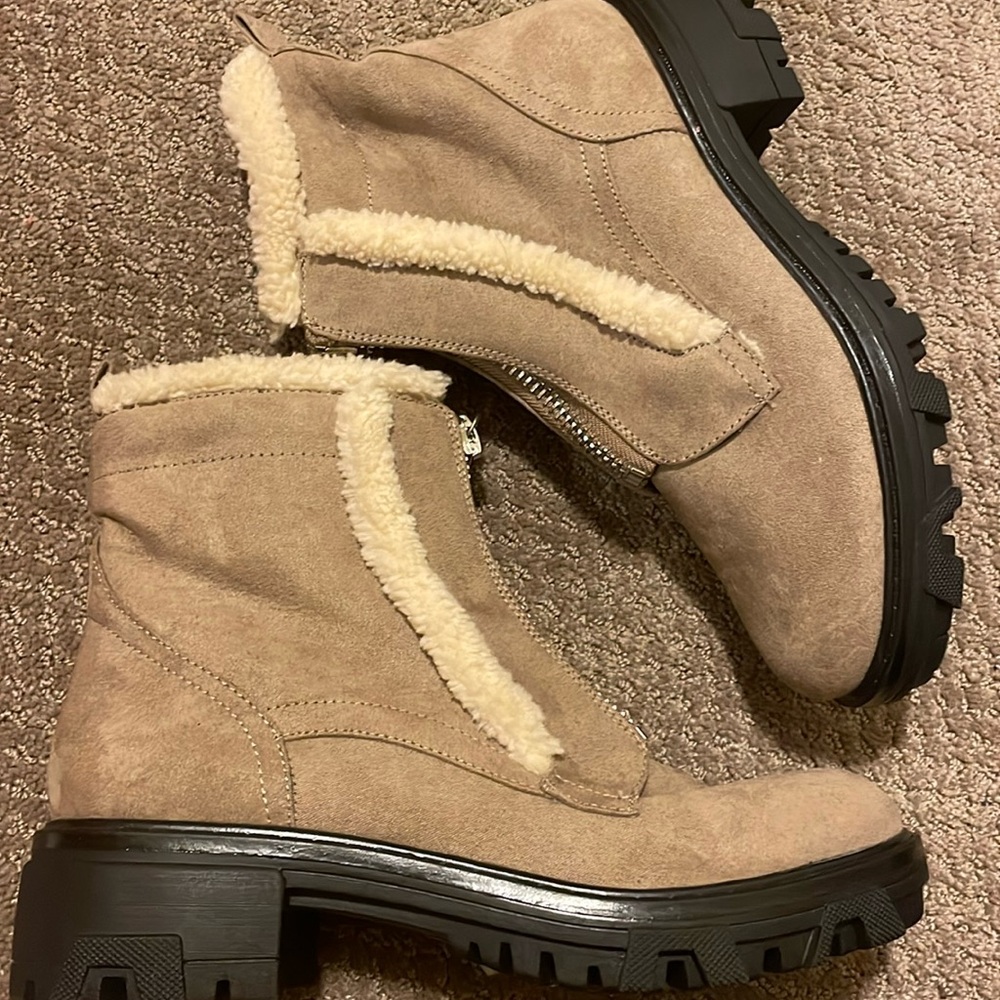 Zipper boots